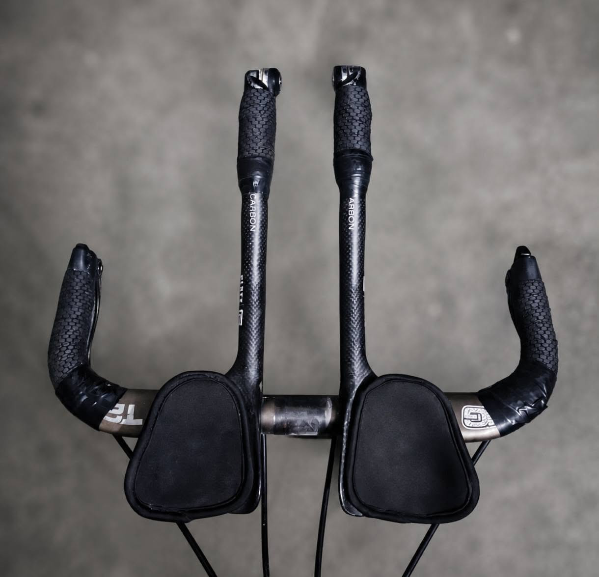 ستيرن ضد الساعه كامل
سكتات كاربون PLATT CARBON
بدالات ميكانيك SHIMANO
بريكات+ستيرن PROFILE DESIGN

                        🔵متوفر توصيل جميع المحافضات
للتواصل خاص او واتساب🟢***********

