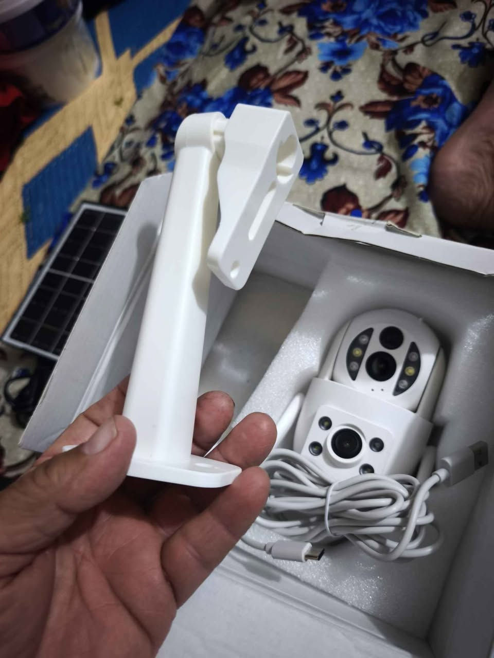 مراقبة للبيع
عدستين (فوك ثابت + جوه متحركة)
تشتغل على الموبايل 📱
تعمل على الطاقة الشمسية ☀️
رؤية ليلية + كشف حركة
💰 السعر: 40,000 دينار فقط (نهائي)
📍 المكان: بغداد
للتواصل خاص أو. *********** بغداد, العراق
