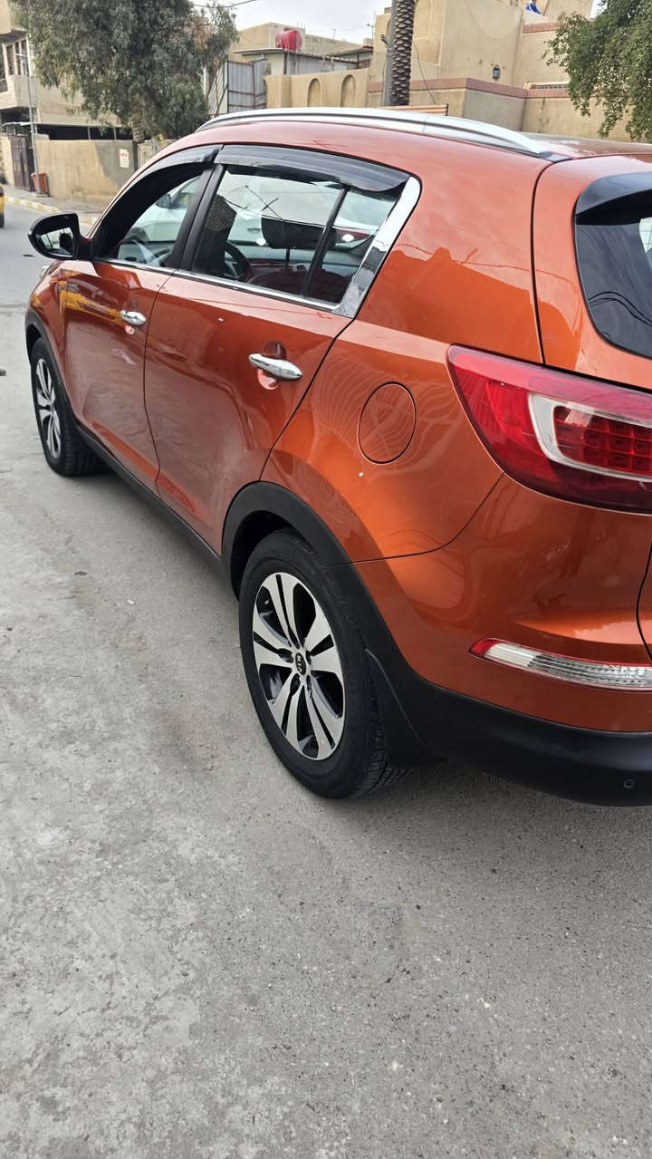 السلام عليكم سبورتج 2012 خليجي دخول خاصص
السلام عليكم 
سبورتج موديل 2012 خليجي فول مواصفات للأخير عدا البصمه  دخول خاص السياره مواصفات السياره::
بانوراما 
كشن كهرباء 
كشنات جلد مطعم اسود ورصاصي
حساس خلفي 
لد نهاري 
داخل مطعم بلونين الاسود والمشمشي مميز 
مرايات شفط 
تبريد شاشه 
وغيرها الكثير من المواصفات الغير مذكوره....سياره تخم تاير جديد حداديه جديده مكينه وكير مكفولات تبريد شغال.
ملاحظه.((سياره بيها الباب الورا سائق صبغ ورصعات خفيفه بل بنيد للعلم سياره بانوراما والباقي مكفول من صبغ))حجم المكينه 2000 دوش ماشيه 145 الف.
رقم الهاتف:***********
مكان السياره بغداد.
تحياتي.
