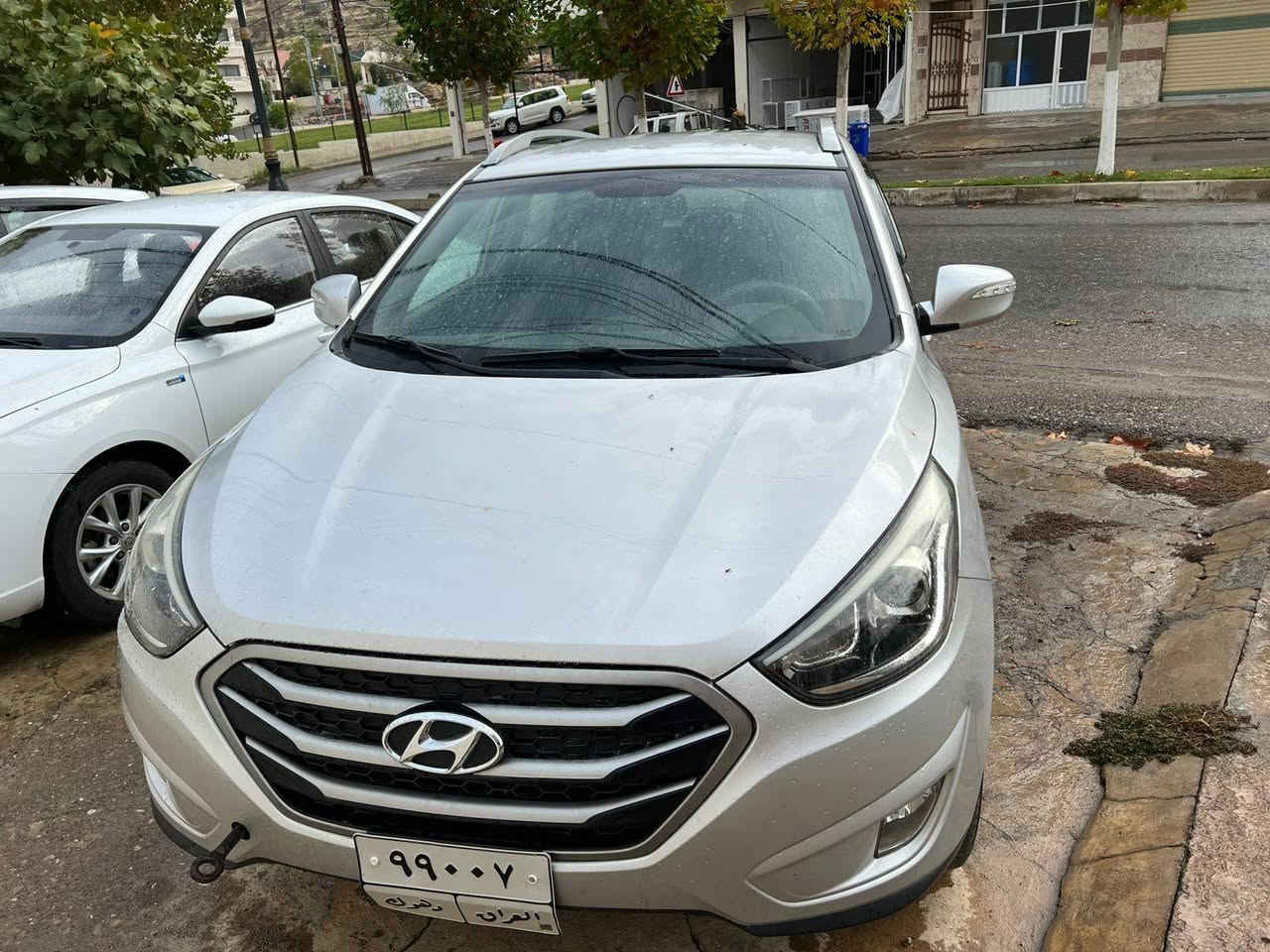 سلام عليكم
( بيع فقط ) 

توسان كوري اصلي

 موديل 2015 

  ماشي 147 الف حقيقي محرك 24 دوش

  دبل اكسن 4X4

  مكفوله من الدعاميه الي الدعاميه كلها شرط كلين تايتل  بلا صبغ بلا تكحيل بلا  تبديل بي تعديل PDR كد اصبعين كير محرك شرط مامفتوح بيها منضومة غاز  تركي اصلي  سعه 65 لتر السعر 148 بي مجال قليل مكان السياره دهوك رقم موبايل *********** وتساب دهوك, العراق
