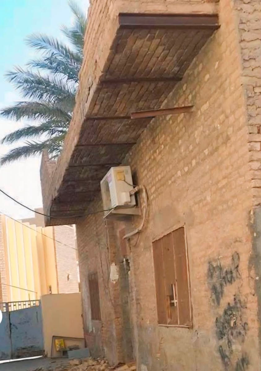 سلام عليكم بيت 100مربع.ابصف مجمع دبي عائلي  تابو صرف مكان تجاري
داخل سوق. فرع حاجة الف. رقم هاتف /***********
