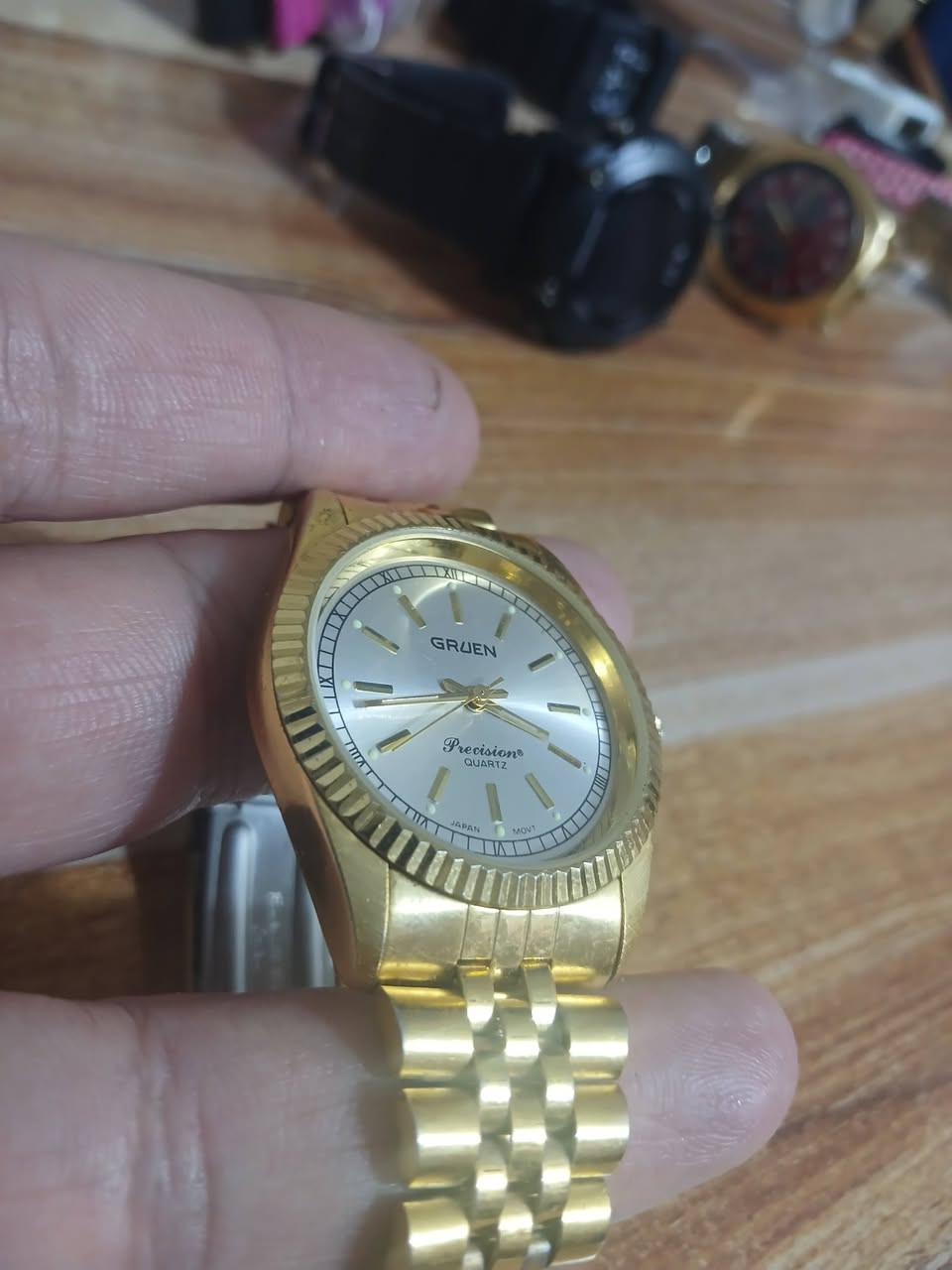 ساعه باله طلعتلي بهذا الشكل لون ذهبي مينه لون مميز  كوارتز  خلي سعرك بالعافيه ساعه شغاله نضافته 99%


**إذا كنت صاحب هذا الإعلان وتريد حذفه لأي سبب، رجاءا أرسل رسالة إلى الدعم الفني**