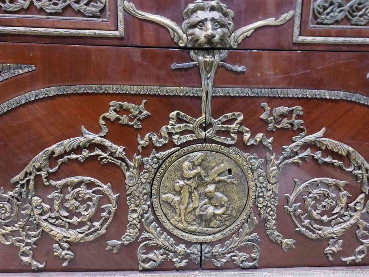 سفره ملوكى  بالبرونز للبيع لظروف النقل سعر نهائى ١٠٠ الف.


**إذا كنت صاحب هذا الإعلان وتريد حذفه لأي سبب، رجاءا أرسل رسالة إلى الدعم الفني**