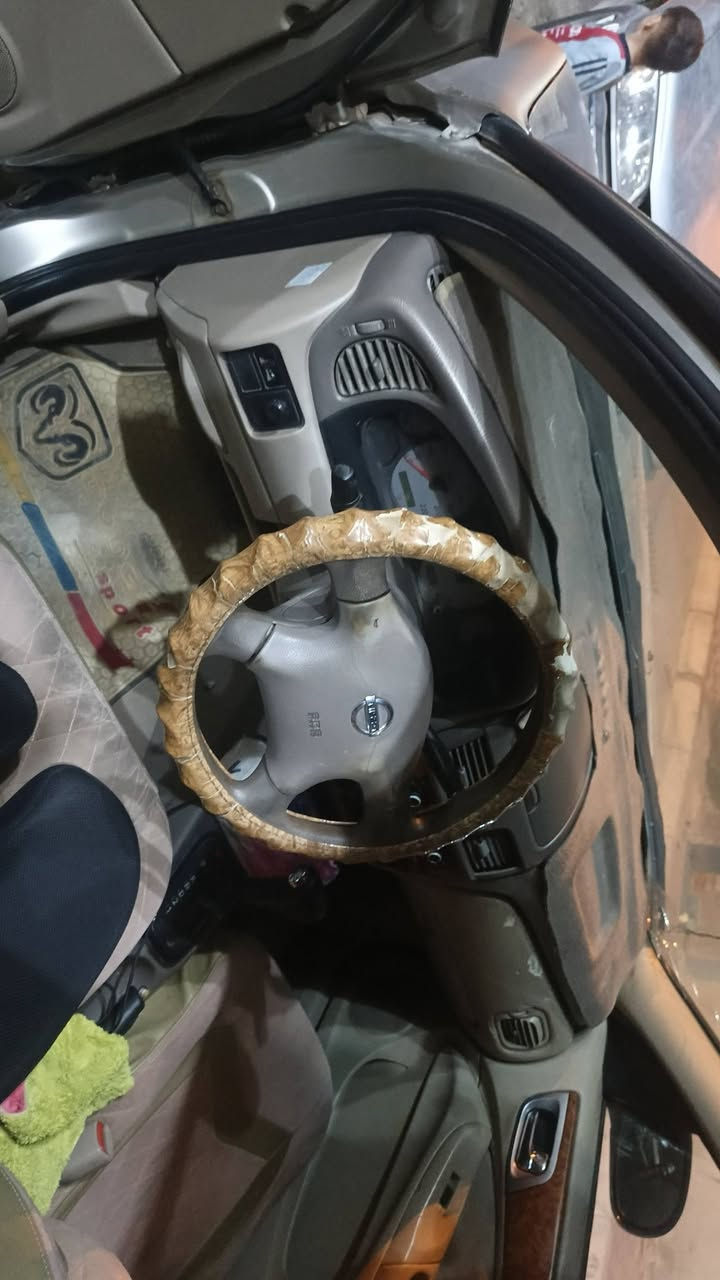 نيسان سني  للبيع موديل 2006 باسمي رقم الجديد الانكليزي سنويه وهزه جديده  مصبوغه عام اثر جرد مكاني كوت الاتصال ***********
