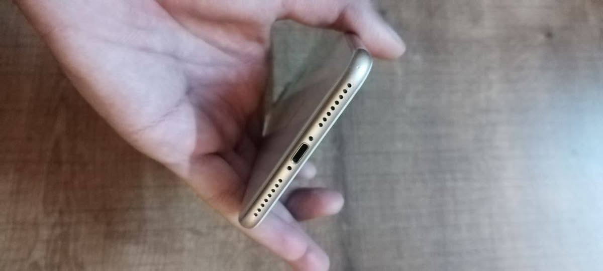 السلام عليكم ايفون 8plus للبيع ذاكره 64 بطاريه 100 مستبدل بطاريه وشاشه  بصمه متوقف بسبب الشاشه مفطره وضهر بس يلمس طبيعي استخدامه 
مكان دوره 
توصيل لايوجد 
سعر 65 
تواصل خاص


**إذا كنت صاحب هذا الإعلان وتريد حذفه لأي سبب، رجاءا أرسل رسالة إلى الدعم الفني**