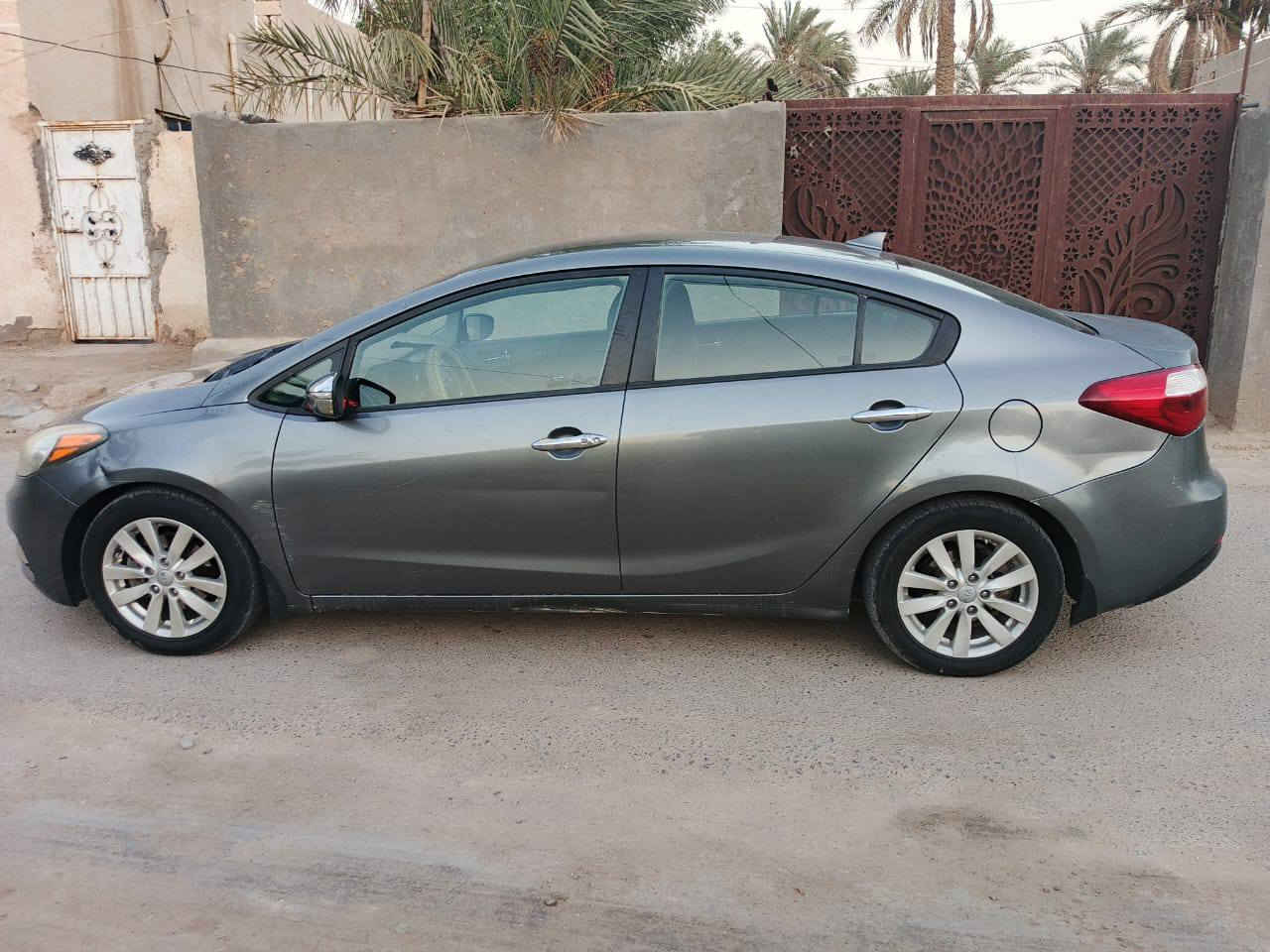 السلام عليكم فورتي مديل 2016امريكي مكينه 2000 بسمي سياره مداور ثاني يوم السعر ٩٨ بيها مجال بسيط ضربتها جاملغ خلفي جهة اليمنى مكاني السماوه رميثه ***********
