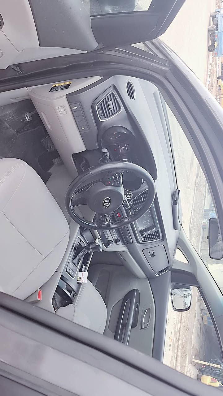 السلام عليكم
للبيع كيا سيدونا 
مال جناي 
فول مواصفات عده الفتحه 
٢٠١٧ 
حادث  جاملخ وربع البنيد وبالعراق تبديل قطعتين موضح بسونار 
مواصفات 
 بصمه
جلد ومغلف تفصال
بوب كهربائي 
شاشه كبيره
اشاير بلمري
ترحيب دخول
بـردات 4 قطع ابـلادي

حساس امامي خلفي 
تدفئه كشنات
ثلاث قطع تبريد ثلاجه 
7ركاب كشن السائق كهرباء 
حداديه تبريد وكير ومكينه خير من الله 
مكينة 6 سلندر
تخم تاير جديد
السياره جاهزه مابيه نقص شي 
مكاني بغداد سعرها 165 تفاصيل أكثر اتصل ***********
