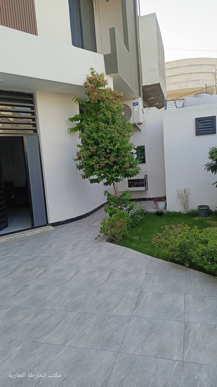 🏠دار للبيــــــع حــــديـــــث #مع_الكاونتر
فـٓـــي حــــــي الصحـــــة خلــــــف صيــــدليـــــة زهــــــراء الــــوطيفـــــي.. شـــــارع 10 م تبليــــــط
_________________
المساحــــــة // 200م
الواجهـــــــــة // 10م
النـــــــــــــــزال // 20م
_________________

🧱🏗️ #الطابــــــــــــــق #الأرضـــــــــــــي
غرفــــــــــة وصالـــــــــة وهـــــــــول ومطبـــــــــخ ومجمــــــــــــع صحيــــــــــات وگــــــــــراج وحــــديقــــة وطـــــارمــــة ومنـــــاور ...
🧱🏗️ #الطابــــــــــــــق #الثانــــــــــــــــي
ثـــــــــلاث غــــــرف وهــــــــــول ومجـمــــــــع صحيـــــــــات ...
_________________

____________💲
السعـــــــر وبــــــاقــــي التفــــــاصيــــــل ع الاتصــــــال
____________💲

_________
#مكتـــــب
       🪐 الخــــارطــــة العقـــــاريــــة 🪐
#الكائـــــــــن
   فـــي ⇩ حـي_الطيـاره_شـارع_25_الـرئيســي_قــرب
_المــــدرس_حسيـــن_طيــــاره
0️⃣7️⃣8️⃣2️⃣5️⃣2️⃣1️⃣2️⃣5️⃣6️⃣5️⃣📲
___________________________________
_____________________________________________

