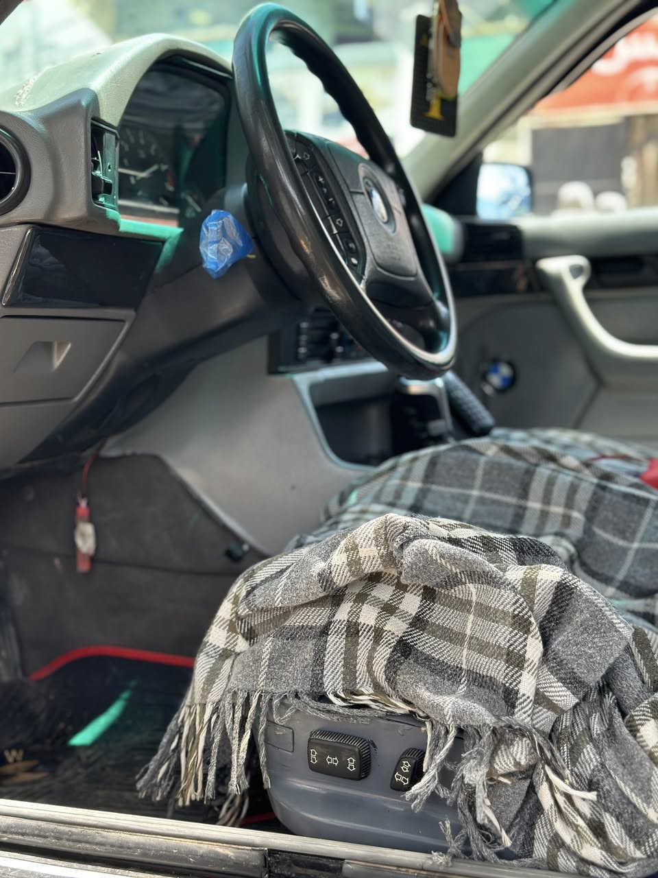 سڵاوی خواتان لێبێ
BMW525  گێر عادی    ١٩٨٩ کامل کراوە   بە ٩٥   بەس لە سەر  سەنەوی  ٨٩ یە کامل کراوە بە  ٩٥   گێڕ و مەکینەی  بە شەرتی  دە فیتەر    هەڵمیشی نیە      ناو غورفەی ٩٥  لەسەرە   ناو فۆرمیگاو    دەبڵ ئێر باگ   تەلە فون  کوشن جلدو  کارەبا  سکوان سەقەر      پێش  پان تەبرید  سارد و  گەرم     سەیارەکە    هی مەعرەز نیە   ماڵی دحستە  بەنزین کەم ئەخوات   

***********📞       
سعری🔥: ٥٤ وەرەقەو  مەعامەلە  برایانە 
 شوێن ::  سلێمانی 
 ٨ وەرەقەو  نیو  غەرامەی تیایە .. دوای مەعامەلە  ئەی گەرێنمەوە
