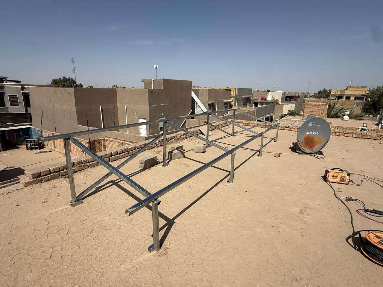 ️🔋 تم بعون الله تجهيز وتنصيب منظومة طاقة شمسية متكاملة بقدرة
⚡ 10 أمبير نهاري + 10 أمبير ليلي
في قضاء سومر/ الحي العسكري
في بيت الأستاذ علاء المحترم

مكونات المنظومة كانت من أفضل المناشئ العالمية لضمان أعلى أداء واعتمادية:

✅ بطارية داينس سعة 10 كيلو واط
ضمان حقيقي لمدة 5 سنوات
خزن قوي، عمر تشغيلي طويل، وثبات عالي بالطاقة.

✅ انفيرتر Deye بقدرة 6 كيلو واط
ضمان 5 سنوات
من أقوى وأفضل الأجهزة بالسوق من ناحية الكفاءة وتحمل الأحمال والإدارة الذكية للطاقة.

✅ ألواح LONGi بقدرة 620 واط
ضمان 15 سنة
ألواح عالمية معروفة بالإنتاجية العالية والأداء الممتاز حتى مع درجات الحرارة المرتفعة.

✨ تم تنفيذ العمل باحترافية عالية مع تنظيم كامل للتوصيلات والحمايات لضمان أفضل أداء وأعلى درجات الأمان.

راحة، توفير، واستقلالية بالطاقة على مدار اليوم ☀️⚡
ونحن مستمرون بتوفير أفضل الحلول والمواد الأصلية لزبائننا الكرام

للتواصل 
مهندس حمزة:***********
مهندس عباس:***********
