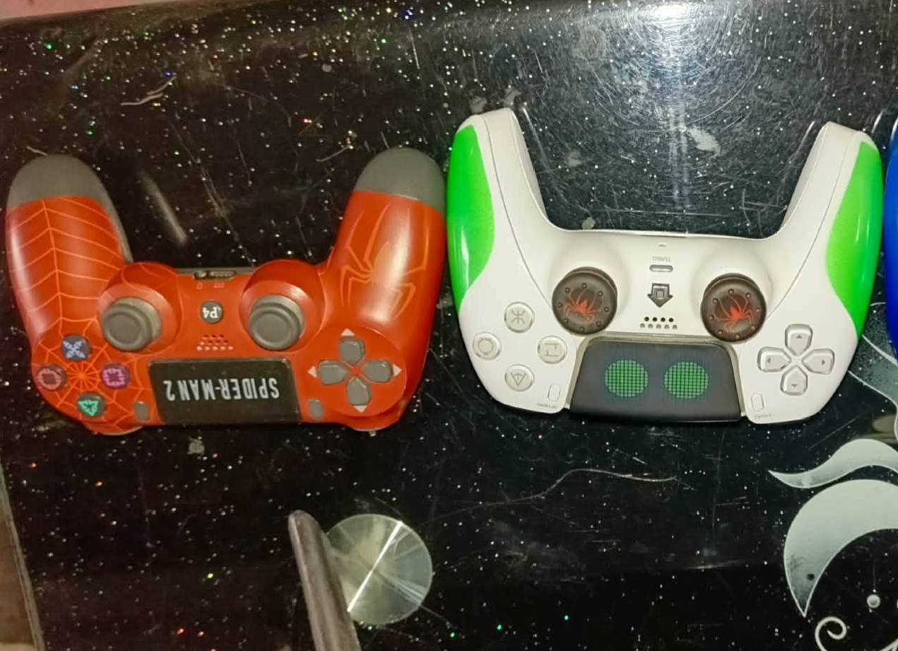 فور فات مهكر نظام 12.52 ذاكره 500تهكيره عن طريق برنامج فيو بي مشكله من ابعد يده 3مترات تفصل شغال فول بي العاب بداخله سعره 165الف قفل تواصل وتساب
‏‪***********‬‏
