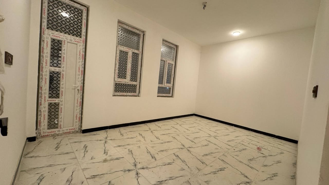 بيت  للبيع 

المساحه - 120 م
السعر - 210
العنوان -  الموحيه مقاطعه 42 قرب سايدن الرئيسي 
تفاصيل البناء - طابقين  مسلح  حديث
ط1 - غرفه +صاله+استقبال+مطبخ+صحيات
ط2 -   غرف عدد3+صاله+صحيات  

للمزيد من المعلومات يمكنكم التواصل معنا 
على صفحة الفيس بوك ( المثنى للعقار) 
او الاتصال على الرقم التالي 
ابو سيف  ***********
ابو سيف2  *********** 
للمزيد من العروض الدخول على الرابط
https://web.facebook.com/groups/353423759199621
او قناتنا على اليوتيوب
https://youtu.be/wNJnyaBvaoU ناصرية, ذي قار
