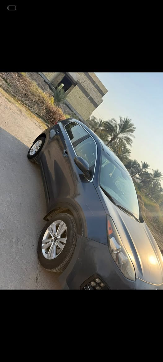 سلام عليكم للبيع سبورتج ٢٠١٧ وارد اللون فيلي رقم أربيل بيه بس ضرر بالبنيد ارباك دكه *********** السعر ١٤٣ وبيه مجال
