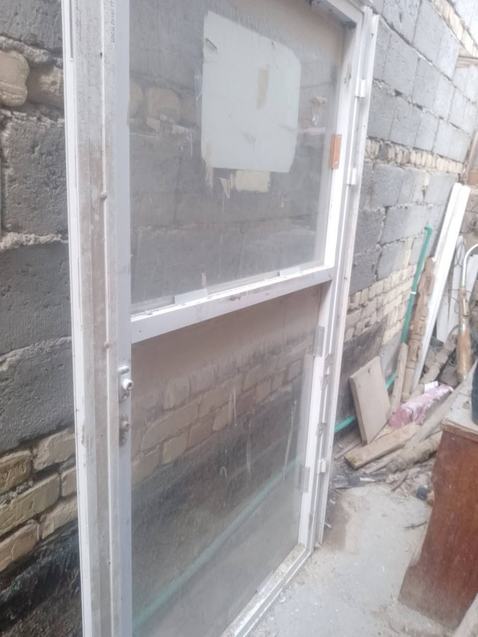 باب المنيوم جام ١م في ٢م 
مع ٦ قطع جام مختلف الأحجام متر وأكثر من متر
***********
