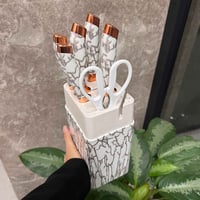 ✨ خليك محترف بالمطبخ مع طقم سكاكين EREASTHQS!  7 قطع عملية بطبقة مانعة...