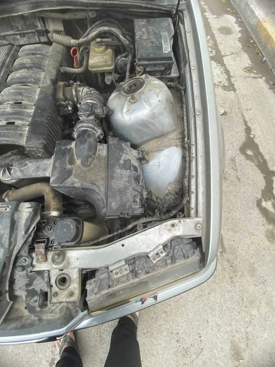 السلام عليكم اخوان عندي E63 السياره بس تبريد فقط كلشي شغال تاير جديد باتري جديد بدون ظرر السعر 45 ***********
 0781127381
