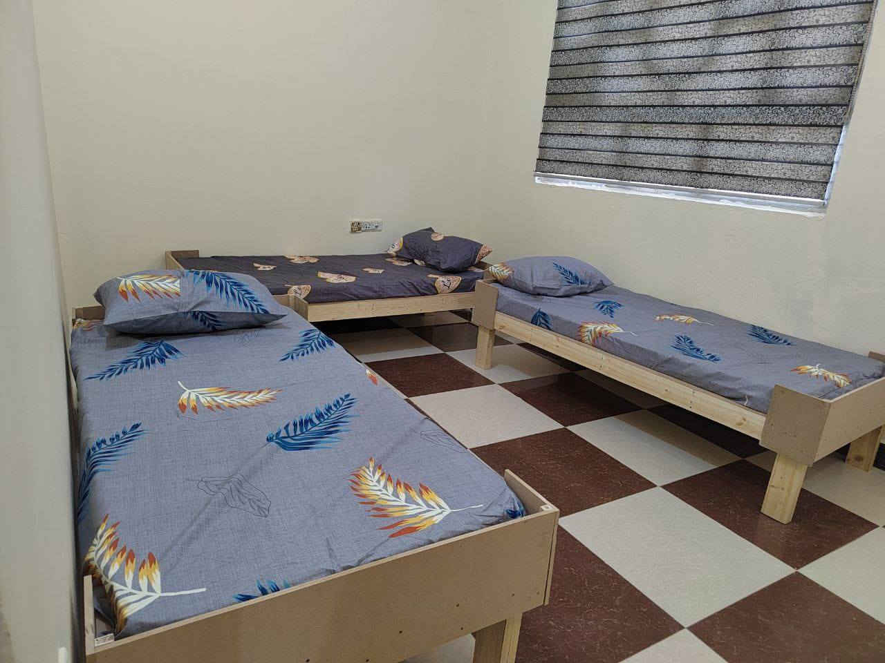 شقه للايجار قرب جامعه العين الرئيسيه ع شارع العام مؤثثه وجاهز من كلشي تبعد دقيقه عن جامعه العين مشي الاتصال ***********
