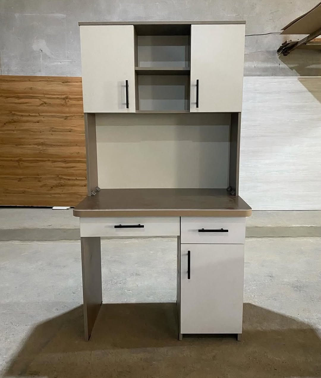 العرض ٨٠ العمق ٤٠  الرتفاع ١٢٠ 
سعر ٩٥ الف  

جمله سعر يختلف 
شغل عراقي  خشب صيني ١٨ ملم.  للتواصل واتساب ***********
