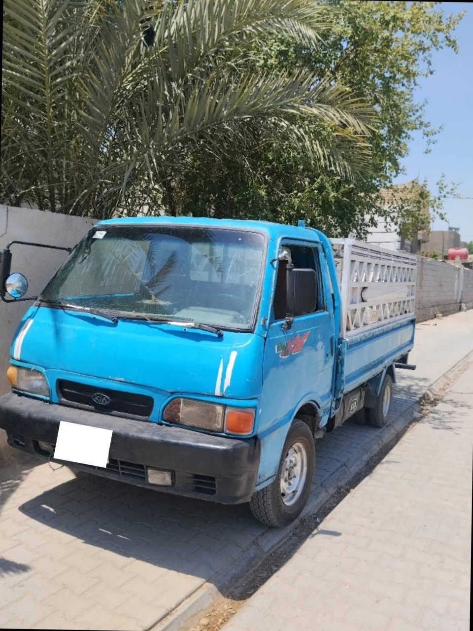 للبيع: كيا بنكو حمل 🛻 موديل1996
سيارة باب رزق وجاهزة للشغل، طگ سلف وتوكل.

 الحالة: مكفولة (كير، محرك، أكسل، شاصي).

 النظافة: سياره نضيفه من الدعاميه للدعاميه

 المكان: السماوة / قضاء الوركاء/ 

💵 السعر: 50 ورقة (بيها مجال بسيط).

📞 رقم الهاتف: [***********]
