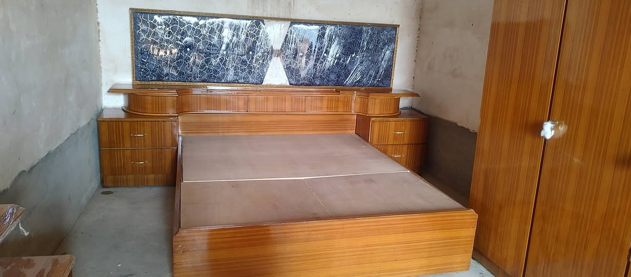 سلام عليكم غرفه نوم صاج فصال تركي وخشب صاج ثقيل الغرفه نضيفه سعر550الف وبيها مجال***********
