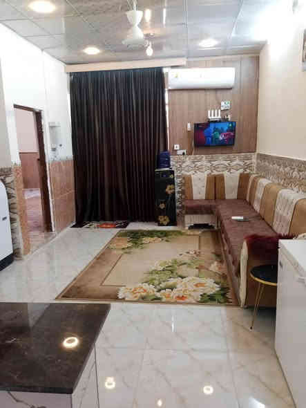 100 متر شارع الامام الكاظم 
صاله ومطبخ وغرفه واستقبال 
صحيات خارجيه وداخليه 
الاسفسار ***********
