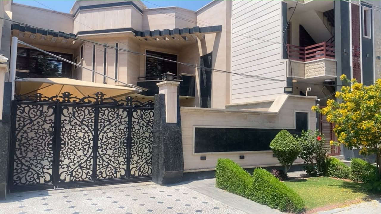دار للبيع حي الجامعة محلة 631 قرب شارع الربيع
المساحة 360متر 

واجهة 10 متر  

يتكون 6 غرف نوم 

حولي عدد2 

كراج 

حديقه 

مع باقي الخدمات 

موقع جدآ مميز للطلب والاستفسار الاتصال 

***********
