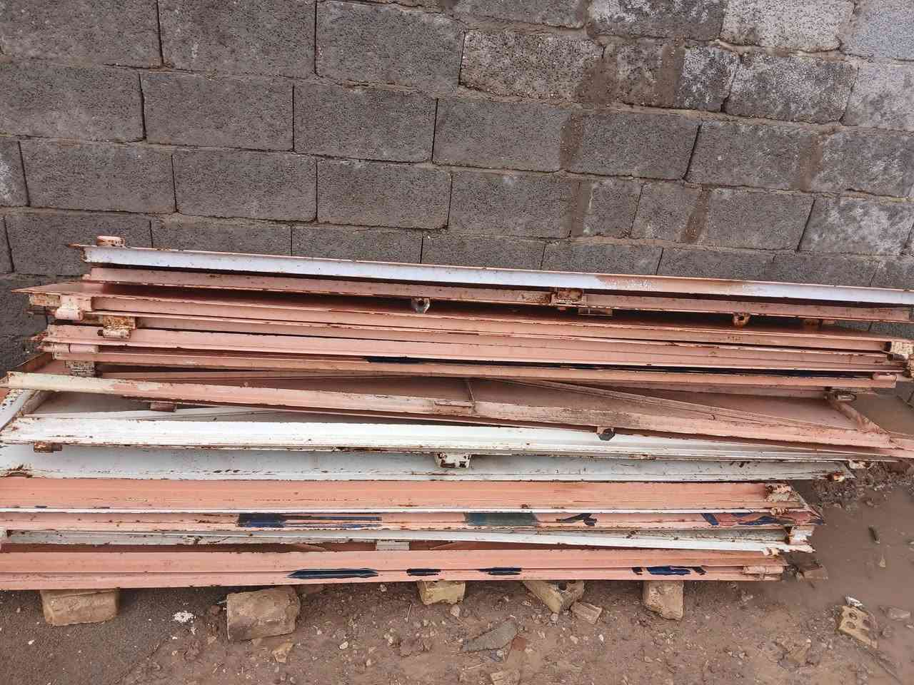 باب دفتري حديد ثقيل
العدد 19
الطول 250
العرض اكو 40 واكو 50
السعر 300


**إذا كنت صاحب هذا الإعلان وتريد حذفه لأي سبب، رجاءا أرسل رسالة إلى الدعم الفني**