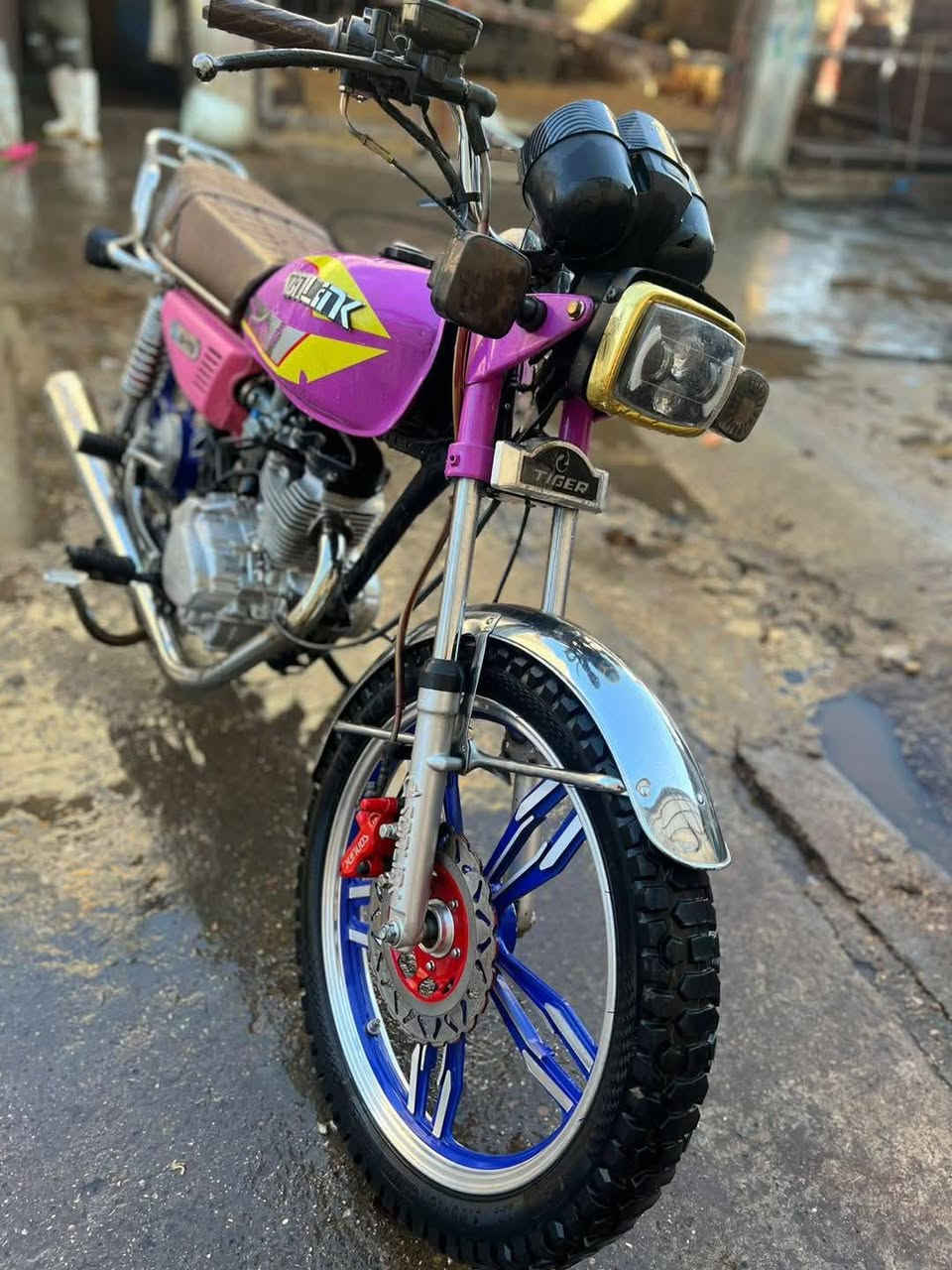 السلام عليكم دراجه لبيع السعر ٣٥٠ غمل ***********
