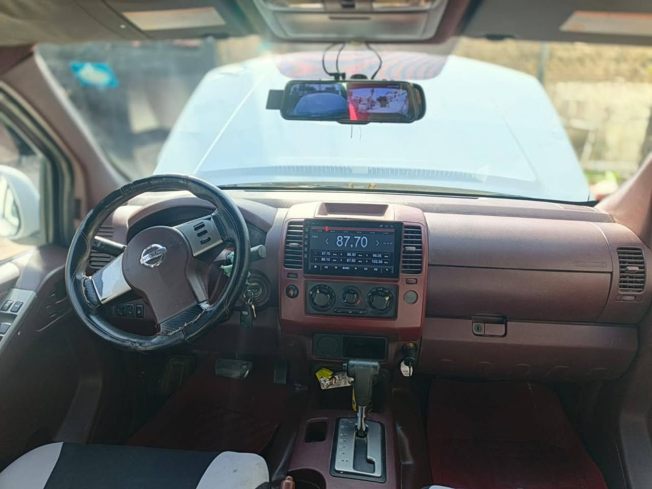 متاح نيفارا ٢٠٠٩ بغداد رقم انكليزي السياره جاهزه من كلشي كير مكينه مكفول حداديه جديده  بيها طخات خفيفه ومصلحه كهربائية كلها شغاله السعر ٩٥
***********
