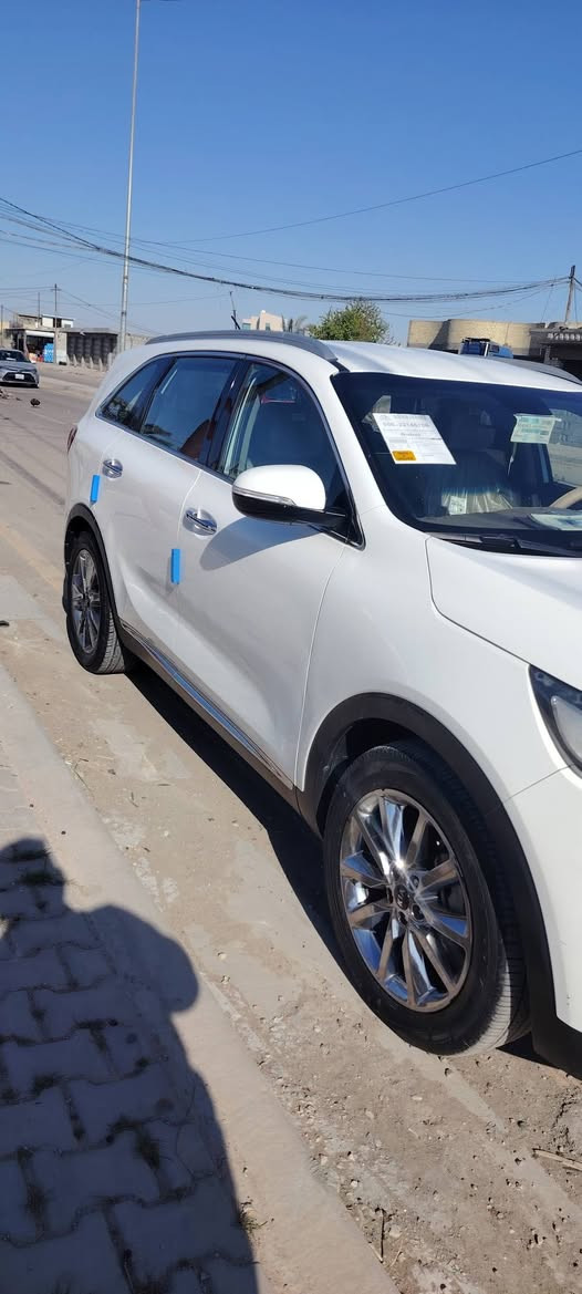 السلام عليكم،، سورنتو للبيع موديل 18 سياره جديده بها بارد شويه مكفوله من الصبغ  مكينه 6 سلندر جنطه كهرباء السياره فول مواصفات من عدا البانوراما رقمها بغداد انجليزي جديد سياره فول واحد على واحد من عد  الفتحه رقم الهاتف ***********
