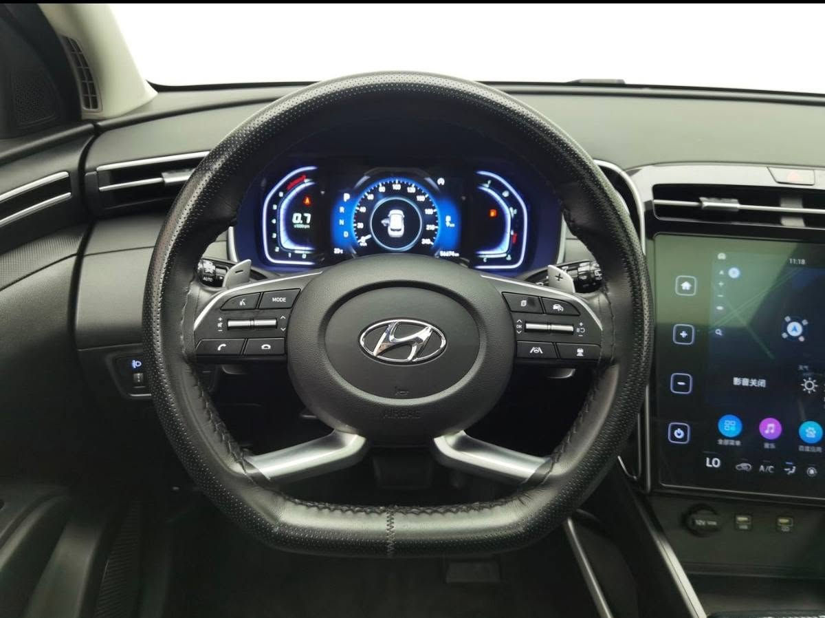 🚗Hyundai Tucson 2023 1.5T DLX, traction avant
Gris argenté
Kilométrage : 56 000 km
Date d'immatriculation : juin 2024
État : peinture d'origine
Boîte de vitesses automatique
État du véhicule transparent
Vente en gros uniquement
Nous invitons les concessionnaires à établir une collaboration à long terme !


**إذا كنت صاحب هذا الإعلان وتريد حذفه لأي سبب، رجاءا أرسل رسالة إلى الدعم الفني**