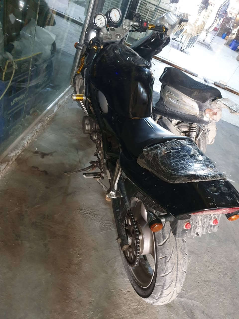 سلام عليكم بانده اوراق كامله كلهة شغله كابريتر جديد دراجه خير من الله ما توكفك بشارع سعر 850 مكاني بغداد الشعب رقم ***********
