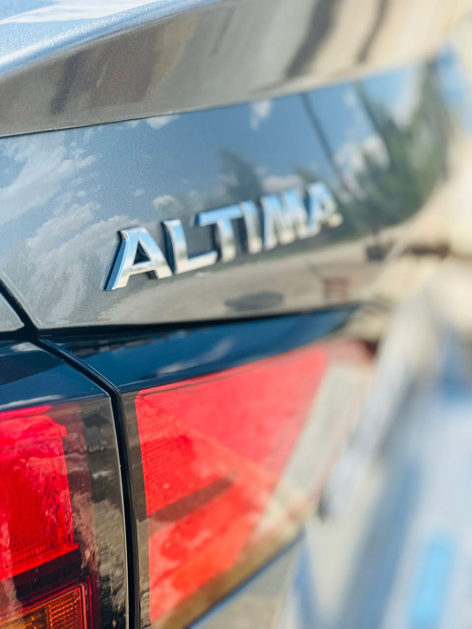 السلام عليكم من رخصة الأدمن للبيع نيسان التيما استلام شركه ميلانو موديل 2019 مكفوله كفاله عامه حتى من الرصعه  ماشيه ٥٢ وحتى تايرات الشركه جواه برجستن وأرضيات الشركه بعده بجيس وبجنطه موجودات مكان السياره ديالى الخالص 
***********
