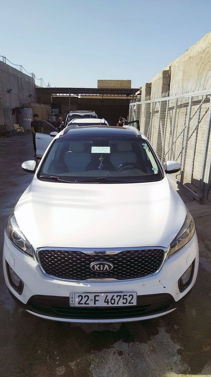 سلام عليكم
كيا سورنتو موديل 2015 شكل 2017
السياره كويتي فول مواصفات الاخير 
رقم انكليزي الجديد 22 
المواصفات
--------------
- محرك 4 سليندر..... 7 راكب

- بصمة تشغيل  + بصمة ابواب
- تبريد 3 قطع
جنطه كهرباء
- اشارة مرأة جانبية + مري شفط
- نظام ترحيب
- حساسات امامية وخلفية
- كامرة خلفية دوارة
- كراسي امامية كهرباء 
-  الكراسي جلد
- ثلاث انظمة قيادة( comfortable) + (Eco) + ( sport)
- ويل كب كروم بلادي 19
سياره جديدة مانقصها برغي 
باقي المواصفات معروفة
تحويل ثاني يوم 
للاتصال ***********
