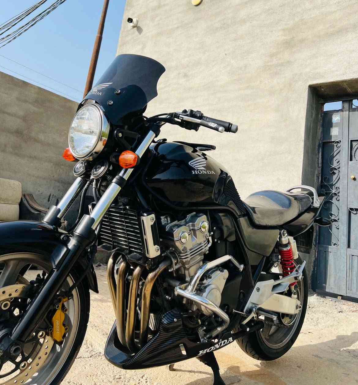 سەرەتا بە ناوی خودا بۆ فرۆشتن:-
Cb400 Super 2010

مۆدێل ٢٠١٠ی نۆزڵ و سۆپەر ٢ سویچی بیلادی لەگەڵدایە و پشت موشەکی بیلادە گێچ ئەلیکترۆنی کامل کاملی بیلادیە هیچی نەگۆڕاوە و مەکینە و گێڕ بە شەرت و کەپس هەتا لایت و گڵۆپەکانیشی بیلادیە گزۆز بیلادیە تایەی دواوە و پێشەوە لۆک بێ عەیب و عار و هەموو شتێکی لۆک و بە شەرت ٤٩٠٠٠ هەقیقی ڕۆیشتووە ماتۆڕەکە بالەیە واتا شەعنە عەزێت نەدراوە و زەختی لێ نەکراوە سایەقێکی ئەوێت و هیچی تر دینار مەسرەفی تێدا نیە موشتەری نیت سەری خۆت و منیش مەهێشێنە گەندە و گاڵ زۆرە ئەگەر پارە بە شت نادەیت لە خزمەتدام(***********)

باسم الله للبيع:

سي بي 400 سوبر 2010

طراز 2010 من الفوهة وسوبر 2 يحتوي على مفتاح بلادي، وظهر صاروخ بيلادا هو الترس الإلكتروني المثالي الذي لم يتغير شيئا، والمحرك والتروس مع الحالة والمكثفات وحتى الأضواء وأضواء عادم بيلاديا، الإطارات الخلفية والأمامية خالية من العيوب وكل شيء من نوع لوك، وبشرط أنه وصل إلى 49000 واقع، المحرك من بالي، أي أنه لم يدفع ولم يضغط عليه، يحتاج إلى سائق ولا يوجد فيه المزيد من الدينار، ليس زبونا لا تدع عقلك وأنا نفلت من العقاب، إذا لم تدفع ثمنه، فأنا في خدمتي (***********).
