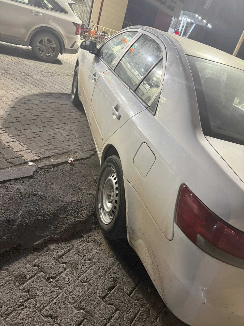 سوناتا 2006 خليجي 
محرك 2400 فوول مواصفات عدا الفتحه 
رقم قادسيه  مميز مكمل كل معاملته باقي فقط تبديل لوحات انكليزي ومدفوعه كله 
سنويه جديده السياره نظيفه ونصبتها حلوه 
تخم تاير جديد حداديه كلها جديد امامي خلفي 
كير ومحرك جدد ما ناقصه اي شي 
ستوني صابغها حزام اثر جراد 
مكفوله من الضربه القويه يعني لا شاصي ولا حوض 
ولا لغود مكان السياره نجف 
السعر 88 
*********** اي استفسار هذا رقمي ما متواجد عالفيس
