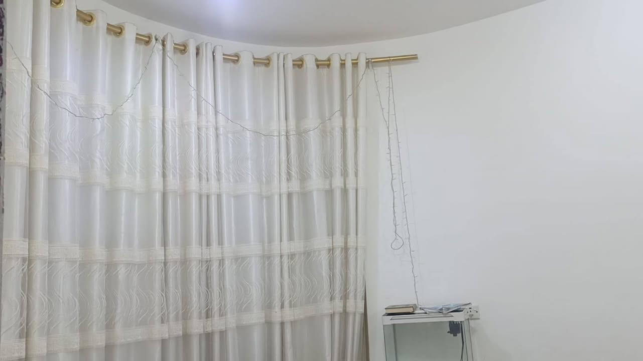 يارزاق ياالله 
دار سكن 250م طابو زراعي بناء طابوك 
يتكون من غرفتين نوم وهول مطبخ استقبال صحيات داخل وخارجيه كراج سياره وحديقه علما اني مع الدار سبالت وملحق المطبخ مرقم من قبل البلديه حي الحكيم شارع افران الهادي 
لاتصال على لارقام التالية واتساب 
***********
***********
