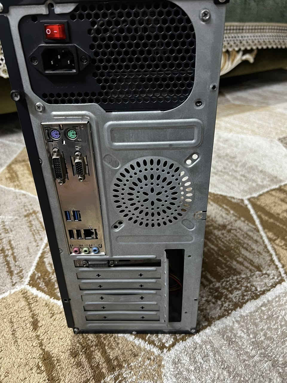 سلام عليكم كيس للبيع فقط كيس
I3-9100F
GT1030 ZOTAC
M.B ASUS H310 M-K R2.0
RAM 8 2666MHZ DDR4
P.S 600W 
HDD 500GB WD
SSD 128 LEXAR
السعر 250 وبيها مجال بسيط
مكاني شعلة الصدرين (حي الجوادين)
***********
