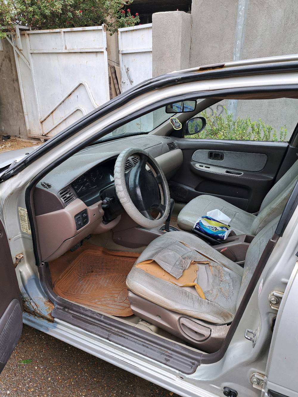 السلام عليكم 
نيسان موديل ٩٧ أيسر بلاد كير اوتوماتيك 
السيارة مسمكرة مابيهه خياسات
كير ومحرك خير من الله
السيارة بأسمي ومكانها بغداد حي التراث
السعر ٣٦ وبيهه مجال بسيط
***********