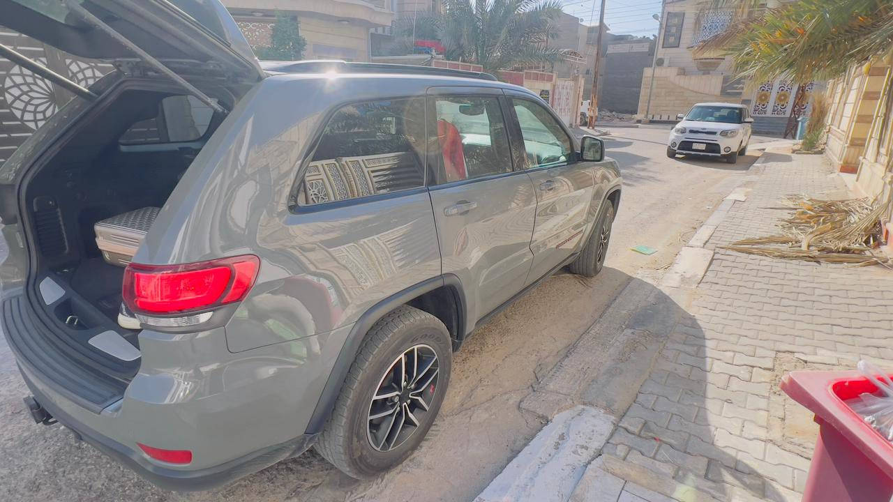 - [ ] السلام عليكم
- [ ] للبيع سيارة: جيب گراند شيروكي فئة ترايل هوك فول مواصفات 2020 ماشيه 39km

- [ ] وارد كندي حادث بنيد ودعاميه مبدلات ونص جاملغ الايمن مصبوغ 
بدون دواخل  سستم ايرباك مبدل تصليح كندا

- [ ] (رقم اربيل  دخول جديد)

- [ ] •المواصفات :
- [ ] ▪️السيارة:جيب كراند شيروكي TRAIL HAWK
- [ ] ▪️شوته رياضيه k&n
- [ ] ▪️المحرك: 5700 v8 (هيمي)
- [ ] ▪️نظام تعليق جكات  
- [ ] ▪️فتحة سقف (سلايد روف) بالقمارة 
- [ ] ▪️رادار خلفي  توقف  
- [ ] ▪️حساسات خلفية اصل
- [ ] ▪️كامرة خلفية دوارة اصل
- [ ] ▪️حساسات ورادارات الاجتياز الجانبية (نقاط عمياء)
- [ ] ▪️شفتات بلستيرن للتحكم بلكير العادي
- [ ] ▪️لايتات   زينون عالي  وناصي وكشاف 
- [ ] ▪️بصمات عدد 2 للابواب مع بصمة تشغيل
- [ ] ▪️نظام فور ويل درايف 4*4
- [ ] ▪️تحكم فول كهرباء لكرسي السائق والراكب
- [ ] ▪️كشن ذاكرة(خزن ميموري)لكرسي السائق
- [ ] ▪️شاشة الدشبول كبيرة (ايباد) للتحكم بايعازات السيارة
- [ ] ▪️تبريد قطعتين امامي وخلفي
- [ ] ▪️تدفئة وتبريد لكراسي المقدمة
- [ ] ▪️اشاير بلمرايا الجانبية
- [ ] ▪️نظام سبورت
- [ ] ▪️جنطة كهرباء
- [ ] ▪️ستيرن كهرباء
- [ ] ▪️تشغيل عن بعد
- [ ] ▪️سستم صوت
- [ ] ▪️تحكم ستيرن جهتين بلوتوث وحاكية وكروس سرعة وتحكم صوت 
- [ ] ▪️نظام ABS مانع انزلاق
- [ ] ▪️السيارة فول رقم التلفون*********** مكان السياره بصره
