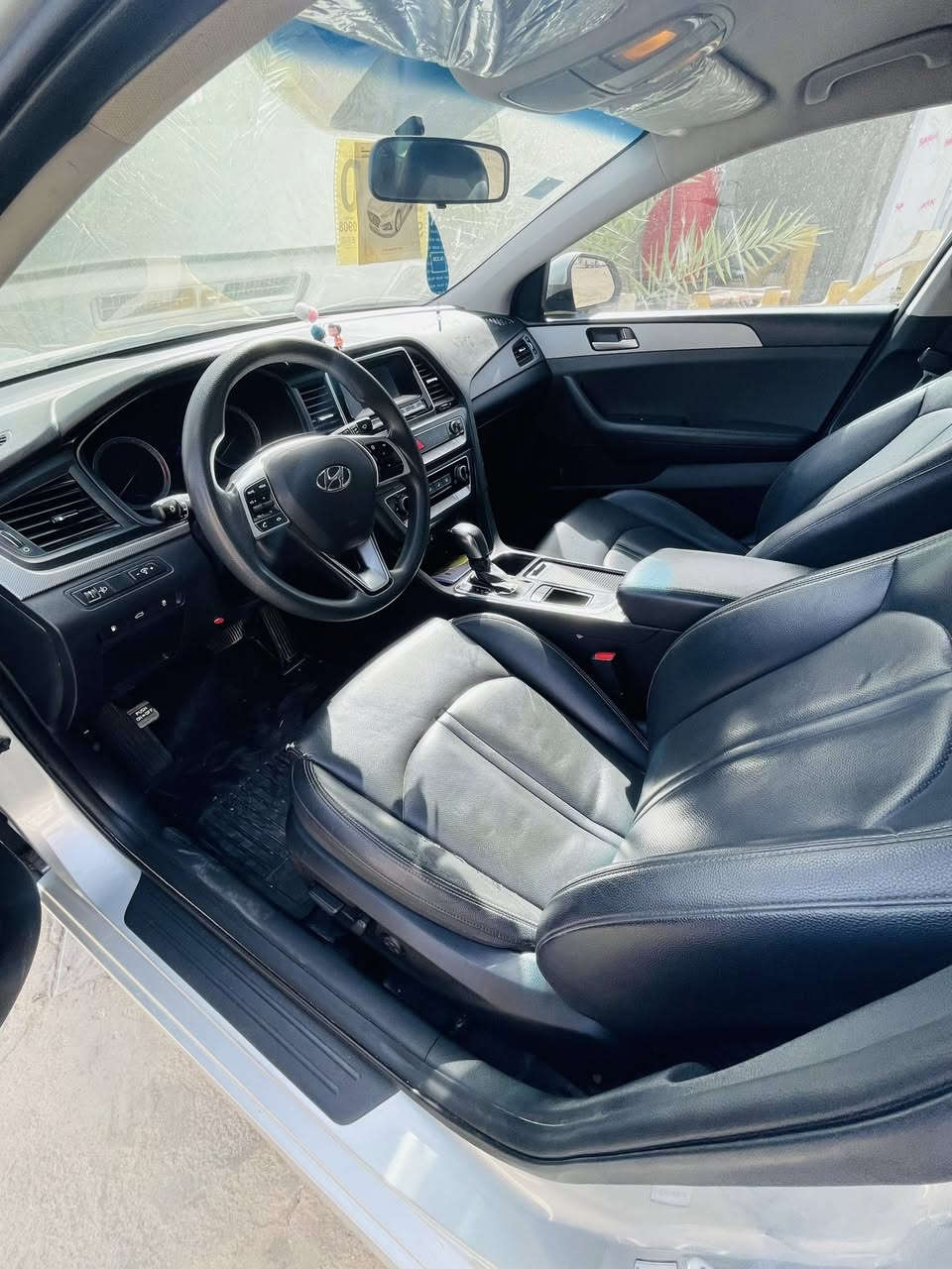 سلام عليكم سوناتا موديل ٢٠رقم ربيل سنويه مجدده مكفوله سياره من لكص ولضربه ما عوزه اي شي تايرات حداديه تخم تاير مكينه كير خير من الله سياره مكينه٢٠٠٠دوش مكان سيارة البصرة سعر١٦٠رقم ***********
