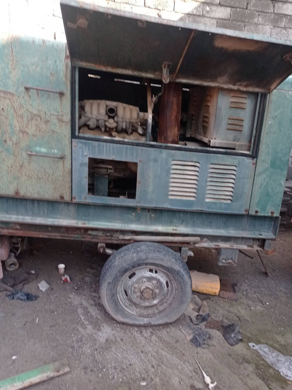 مولدة ثري فيز 25كي في شغالة السعر مليون وربع وبيها مجال ***********
