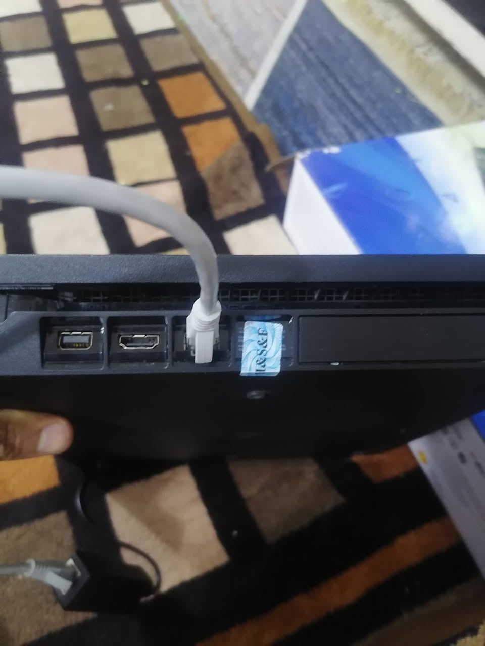 *********** جهاز بلاي 4 مهكر نظام داعش جهاز جديد ما مفتوح يدات اثنين وياه كرتونه موجوده سليم سعر 240
