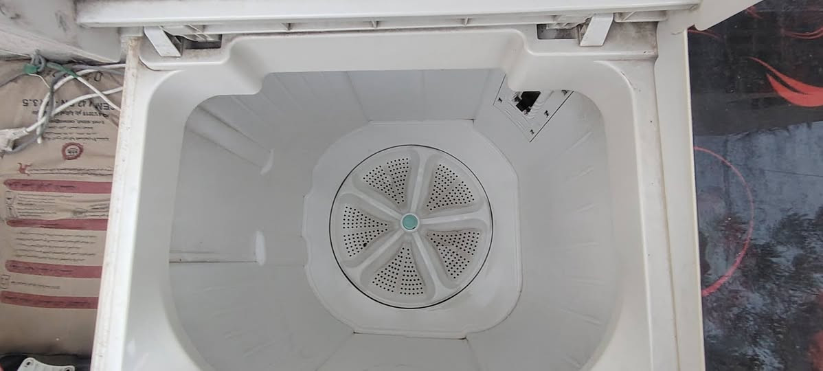 للبيع غساله سعر ٨٠ على شرط وطباخ غاز سعر ١٠ وبراد سعر ٧٥على شرط وشافطه مال مطبخ سعر ٣٥ ومعرض سعر ١٠ تواصل واتساب ***********
