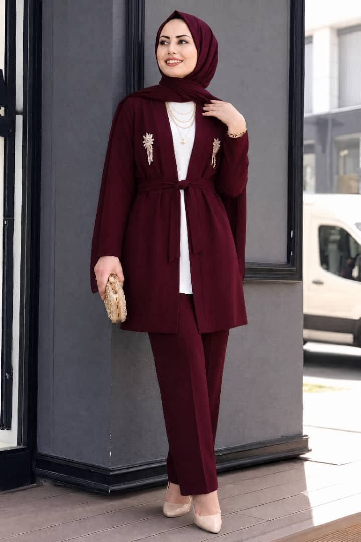 * 💃💃💃*الأناقة و الشياكة
*طقم ماربل سي واي* 🧵
 *3 قطع شرعي*✨ 
 *الجاكيت طول 95 سم* 
*البروتيلة كات* 
 *طويلة بتغطي الورك* 
 *بروشين الماس ثابتين* 
 *القياسات من 38 لل48* 
 *السعر :★؟ ★


**إذا كنت صاحب هذا الإعلان وتريد حذفه لأي سبب، رجاءا أرسل رسالة إلى الدعم الفني**