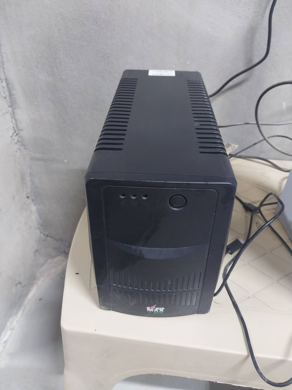 بلي 5  مع جوستك عدد 2 مع  يوبي اس  يطول ربع ساعة  تشغيل   مع قرص بيس 21   مع كيبل hd
الجهاز جديد صار شهرين من اخذته هوه واليوبي اس وجوستك
السعر  750.000 
للاستفسار  ***********  كربلاء
