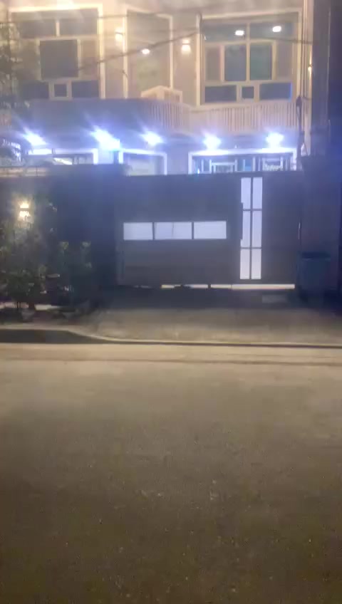 السلام عليكم... 
دار للبيع طابو صرف المحموديه حي الرشيد المربع الاول موقع مميز سنة البناء ٢٠٢٢
المساحة ١٥٠ م واجهة ٧ ونص م نزال ٢٠ م... طابقين يحتوي على اربع غرف نوم.. مدفوع كامل بدون اي نقص ...البيت احلى من الصور بالواقع للاستفسار مراسلة الصفحة او الاتصال على ه‍ ***********
                                                ***********
