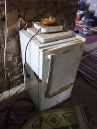 مجمدة وثلاجة للبيع محتاج لحالة اضطرارية لحد يكسر بيهن شغالات مال بيت 0...