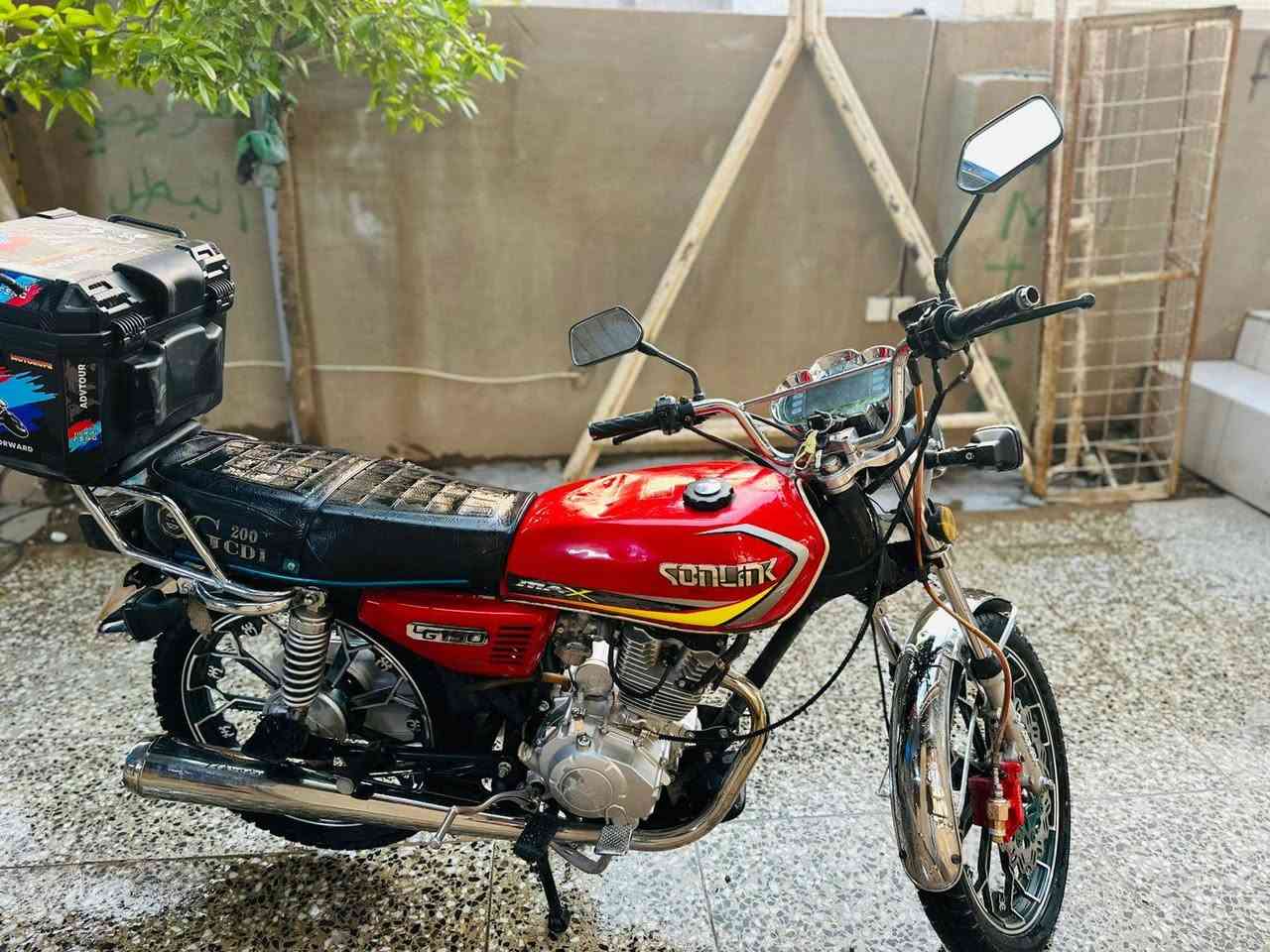 سلام عليكم شباب دراجه للبيع نقصها بس دشبول واشاير الدراجه خير من الله مكينه تخبل اوراق كامله دراجه سيفان 2024سعرها 600وبيها مجال مكاني بغداد المحموديه رقم ***********
