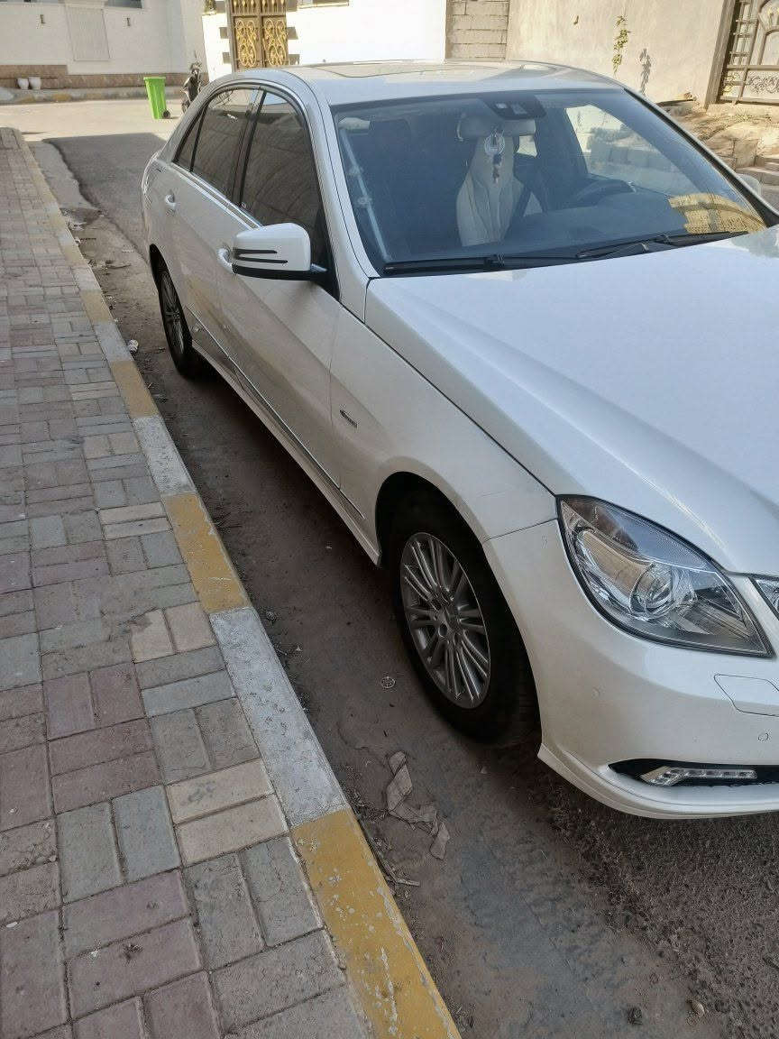 السلام عليكم 
مرسيدس E212 موديل 10 بسمي تحويل ثاني يوم 
- لون غرفة اسود
- مري شفط
-  فتحه سقف
-شاشه + ماوس 
-ستيرن كهرباء + تحكم ستيرن جهتين
- تبريد منفصل + قطعتين تبريد 
-كشنات كهرباء 
-تدفئه كشنات 
-خزن ميموري 
-اشاير مري 
-كروس سرعه 
-شاشه + تحكم
وباقي المواصفات معروفة مقفوله من الصبغ والتبديل . سياره جاهزة . محرك كير بلاد شركه ما مفتوح . لا تبخير ولا تنقيص . 4 سلندر 
السعر 155 وبيها مجال
الشراي يتصل ***********  متوفر واتساب
